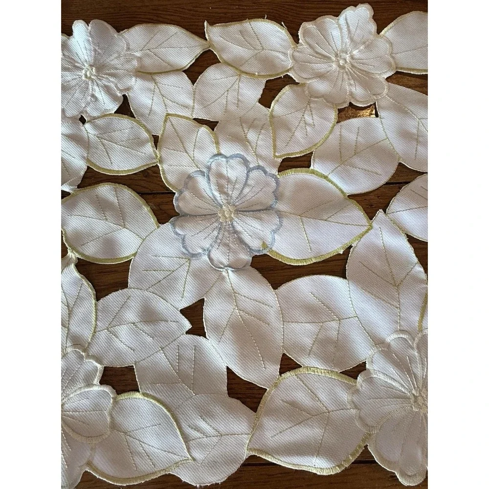 VTG Sam Hedaya Springtime Flower Pastel Table Runner 54